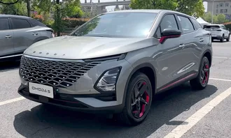 Omoda C5 petrol — representative model image. Local year, grade and equipment should be confirmed.