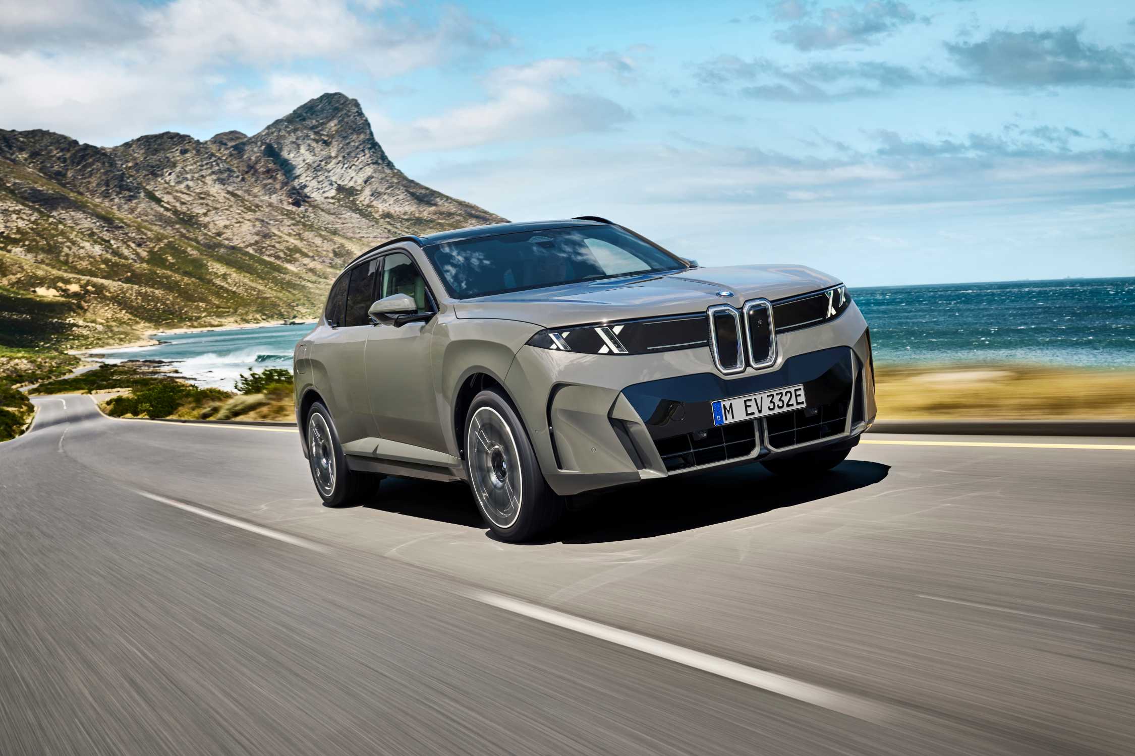 BMW X5/iX5 family press image, including an electric variant; overseas specification.