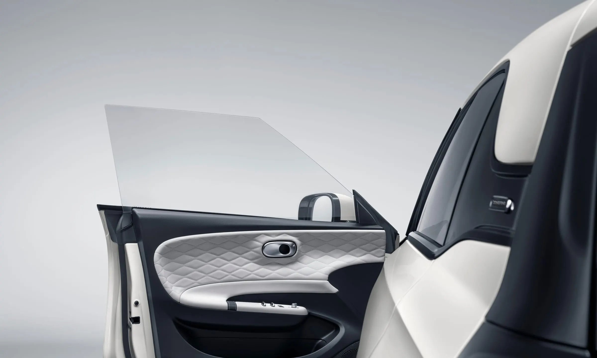 Box door and cabin detailing — Dongfeng Jamaica/Bert’s Automotive. Representative manufacturer image.