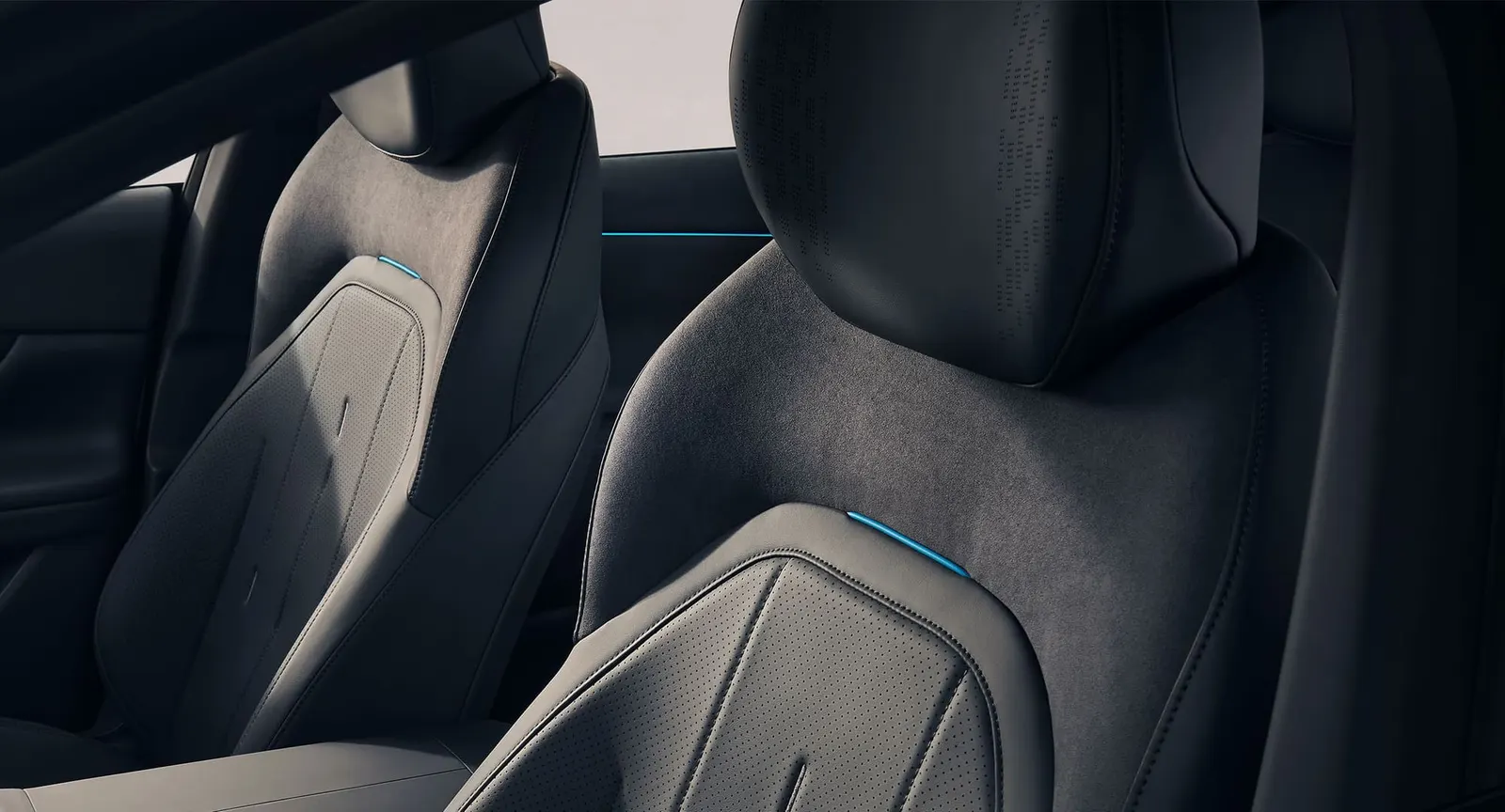 Front seat of the Dongfeng eπ007 — Dongfeng Jamaica/Bert’s Automotive. Dealer model imagery; confirm local colours and equipment.