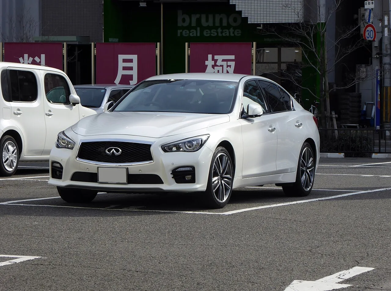 2015 Infiniti Skyline 200 GT-t: representative catalogue photo; trim and equipment may differ.